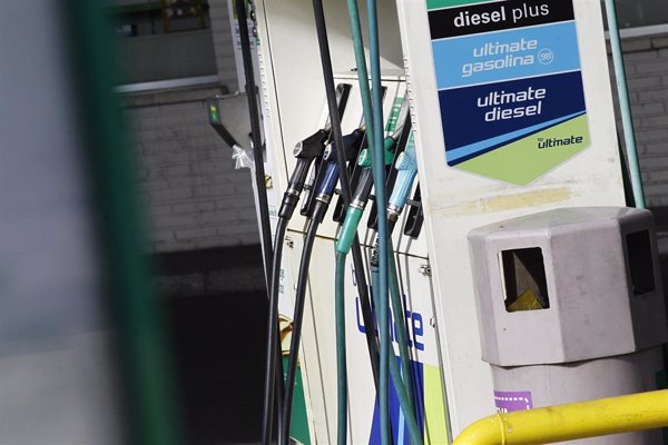 El precio del diésel retoma las caídas, con un descenso del 0,2%, y marca un nuevo mínimo anual