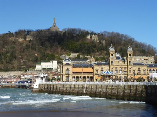 Obispo de San Sebastián dice que el Sagrado Corazón de Urgull tiene origen religioso y es ajeno a la propaganda política