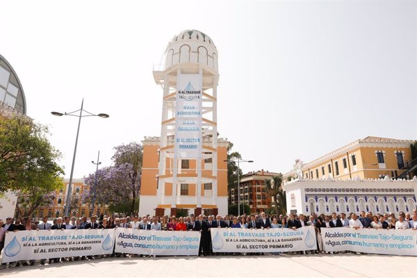 Casi 100 alcaldes del sureste español se unen en defensa del Tajo-Segura y trasladan un mensaje de auxilio
