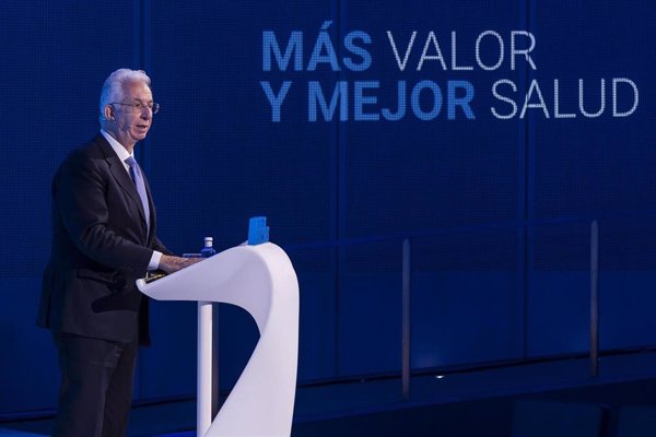 El presidente de SegurCaixa Adeslas insta al sector sanitario privado a unirse para abordar los desafíos