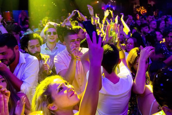 Cerca de 3,25 millones de españoles viven en municipios que no tienen ningún bar de copas ni discoteca