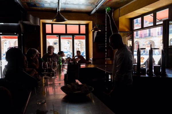 Más de 3 millones de españoles viven en municipios que no tienen ningún bar de copas ni discoteca