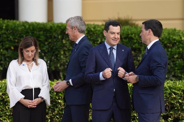 Juanma Moreno exige a Sánchez un fondo de nivelación y convocar elecciones por la situación