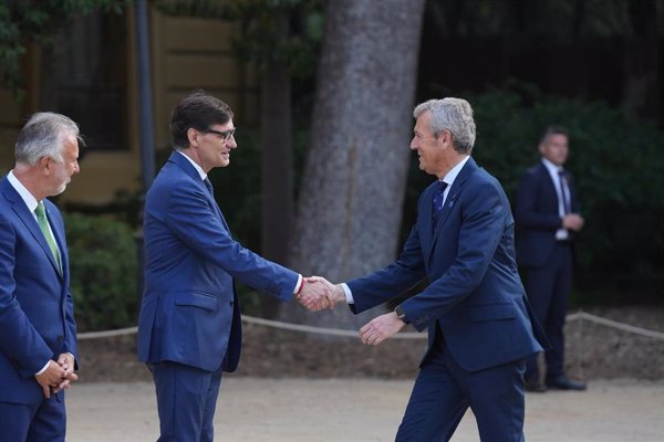 Rueda arranca su discurso en gallego y pide elecciones anticipadas en línea con el resto de barones del PP