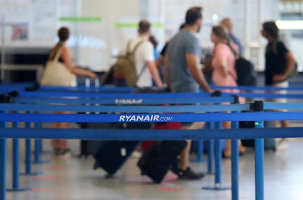 Ryanair debería modificar las medidas mínimas de su equipaje de mano gratis con la nueva propuesta en Bruselas