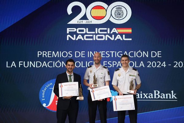 La Policía Nacional entrega el Premio de Investigación de la Fundación Policial Española al proyecto 'Athena'