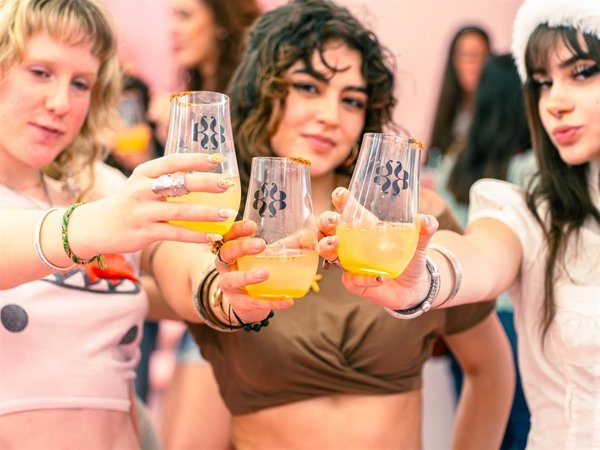 Deja de soñar con el fin de semana: Royal Bliss desafía tus miércoles con los mejores planes