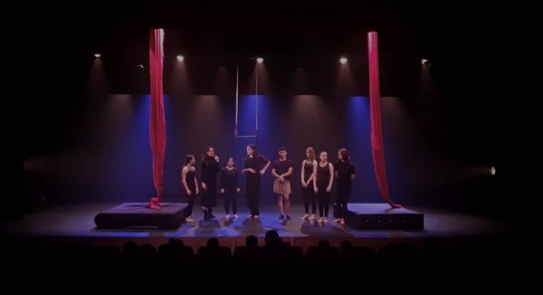Casi 2.000 adolescentes se forman en empatía y pensamiento crítico a través del teatro con Fad JuventudJuventud