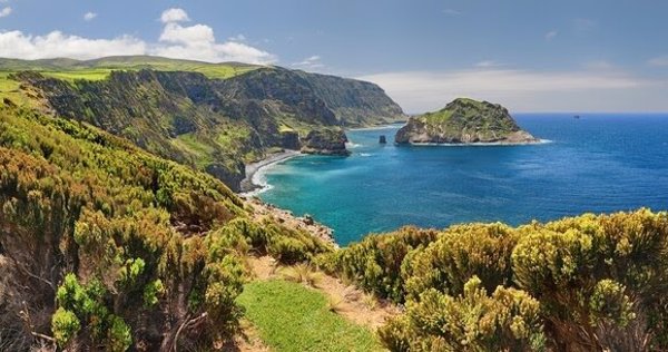 Iberia reiniciará desde este sábado sus vuelos estivales a Ponta Delgada (Azores) y Tirana (Albania)