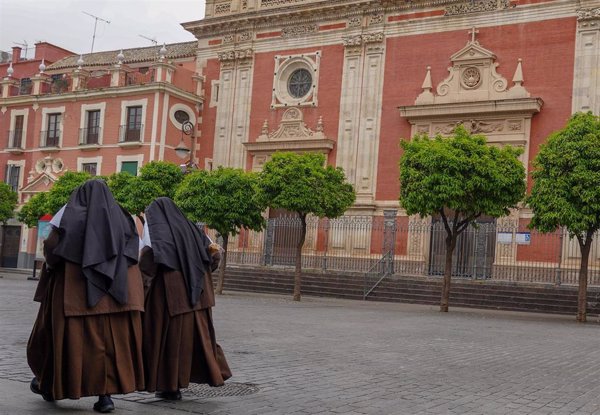 Los religiosos piden perdón el lunes a mujeres del Patronato de Protección de la Mujer en un acto al que asiste Redondo