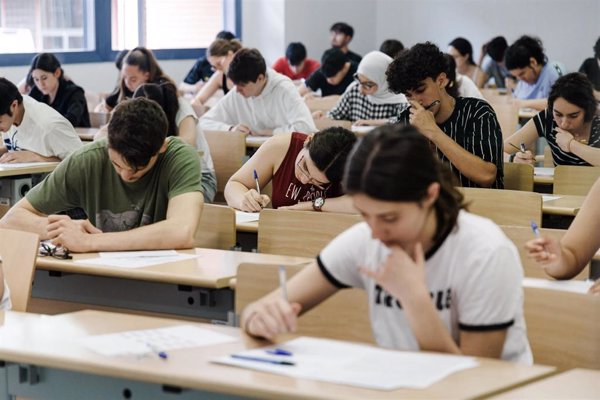 La C.Madrid reivindica la exigencia de los exámenes de las PAU en la región y pide avanzar hacia un 