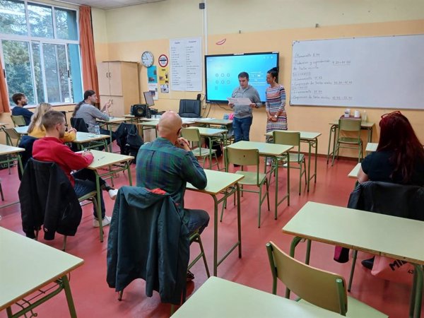 Sumar plantea que el asturiano y el aragonés puedan estudiarse en las Escuelas Oficiales de Idiomas