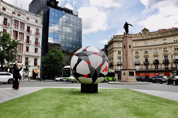 CNMC investiga a la UEFA por restringir la competencia en la organización de competiciones europeas de fútbol