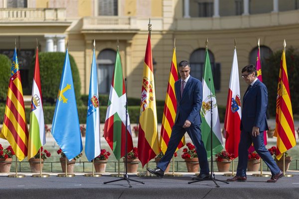 La Conferencia de Presidentes 'de los pinganillos' acaba sin acuerdos y con las CCAA del PP pidiendo elecciones