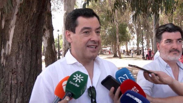 Moreno reivindica la romería de El Rocío como