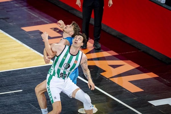 El Real Betis maneja al Movistar Estudiantes y se mete en la final por subir a la Liga Endesa