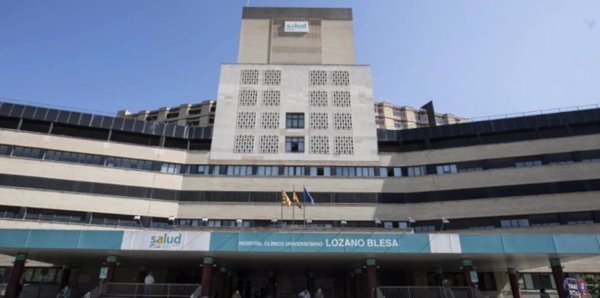 La mujer de 70 años herida en el incendio de la residencia Zalfonada sigue estable en la UCI