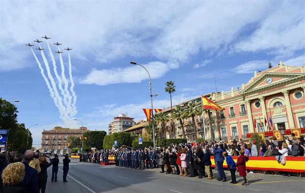 La Patrulla Águila teñirá este miércoles el cielo de Murcia con los colores de la Bandera de España