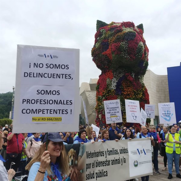 Las concentraciones veterinarias contra la Ley del Medicamento congregan a miles de personas en toda España
