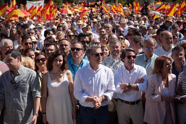 Ayuso avanza que hará propuestas en el congreso del PP para defender el modelo de primarias que Feijóo quiere revisar