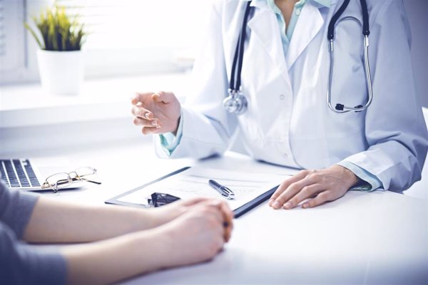 El 75% de los médicos de Atención Primaria se siente desprotegido y poco respaldado por la administración, según la OMC