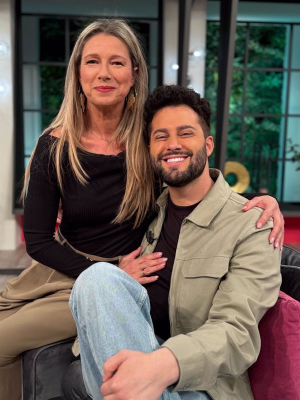 RTVE amplía duración de 'D Corazón' el fin de semana e incorpora a Javier Hoyos como presentador junto a Anne Igartiburu