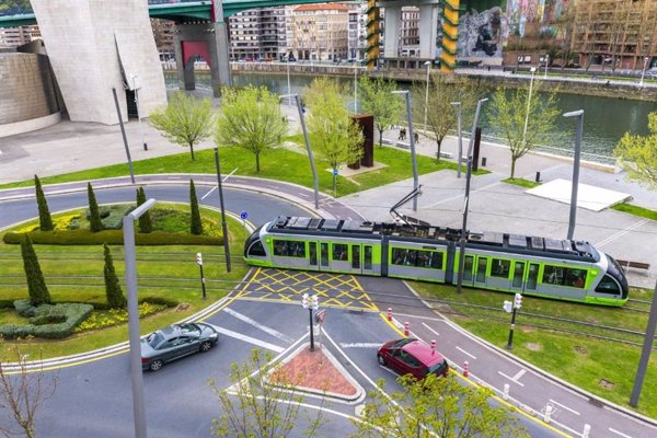 El Gobierno da 319 millones a CC.AA. y entidades locales por los descuentos al transporte público hasta junio