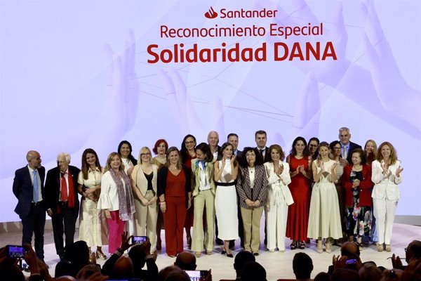 La Reina preside la clausura de 'Euros de tu Nómina' de Banco Santander, que premia 17 proyectos con 650.000 euros