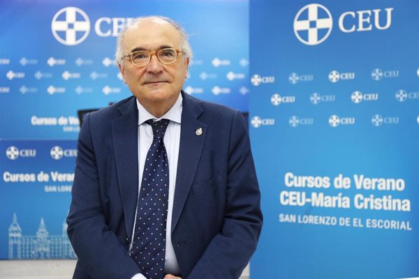 Benigno Pendás anima a los universitarios a participar en los Cursos de Verano CEU-María Cristina: