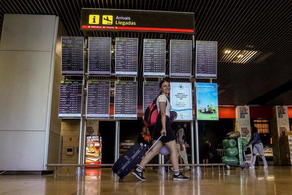Consumo pide al PP que explique su postura sobre el cambio de la norma europea por los retrasos en aerolíneas