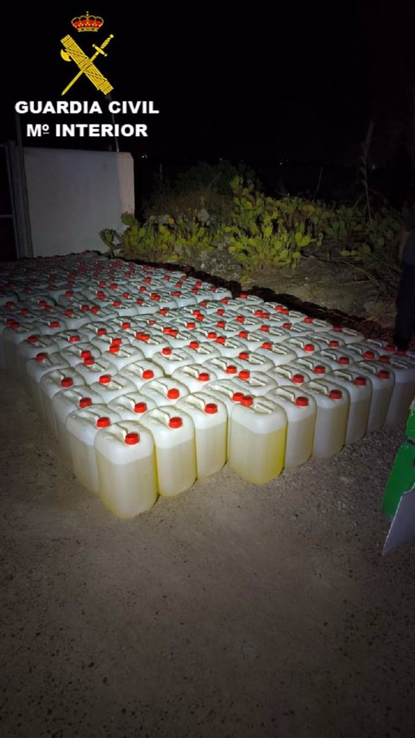 Detenidas seis personas al intervenir 302 petacas con gasolina y embarcaciones en Rota y Puerto Real (Cádiz)