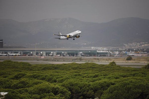 Generalitat, Gobierno y Aena cierran un acuerdo para ampliar el Aeropuerto de Barcelona por 3.000 millones