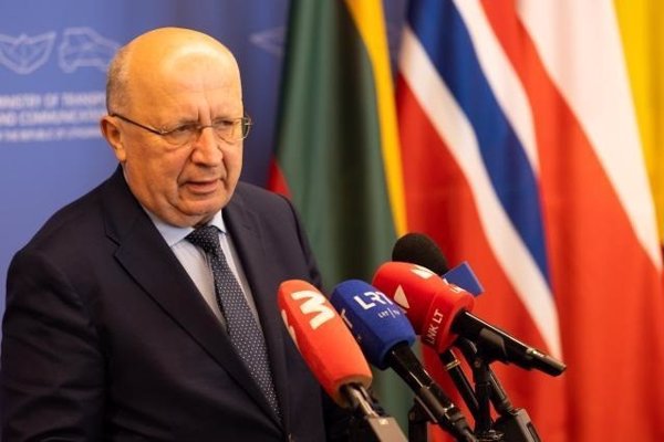 Bruselas pide un paso adelante a la industria de Defensa ante la