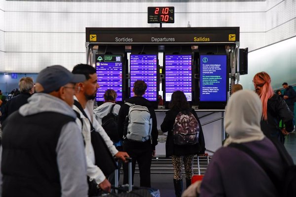 El Ministerio de Cultura pedirá al de Transportes cómo afecta a la Casa Gomis ampliar el Aeropuerto