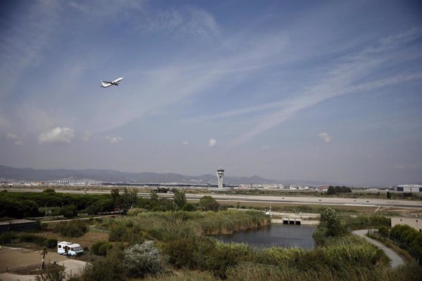El Ministerio de Cultura pedirá al de Transportes saber cómo afecta a la Casa Gomis ampliar el Aeropuerto de Barcelona