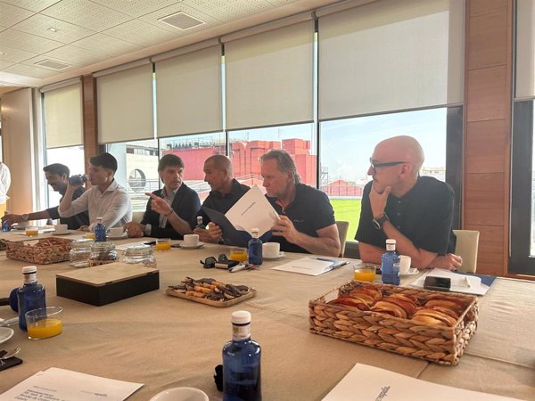 Manu Carreño y Raúl Jimeno, al frente de la cobertura multiplataforma del I Mundial de Clubes en Telecinco y Cuatro