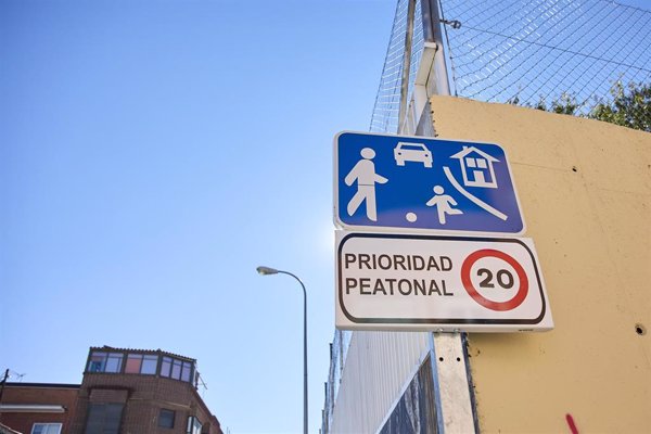 El Gobierno actualiza el catálogo de señales de tráfico que elimina las connotaciones de género