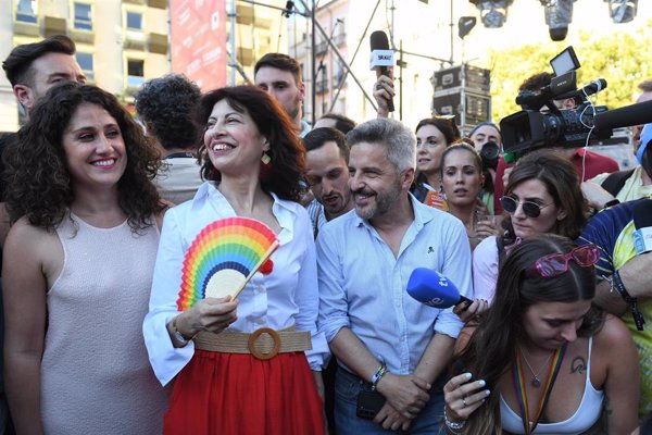 Redondo anima a todas las instituciones a colgar en sus balcones la bandera arcoíris por el mes del Orgullo