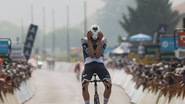 Iván Romeo gana fugado ante Lipowitz o Van der Poel y se pone líder del Dauphiné