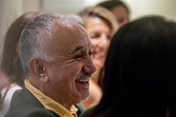 Álvarez (UGT) quiere empezar a negociar con CEOE en septiembre un nuevo pacto de convenios