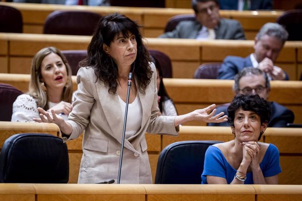 Redondo critica el apoyo a Villares de PP, que exige a la ministra 