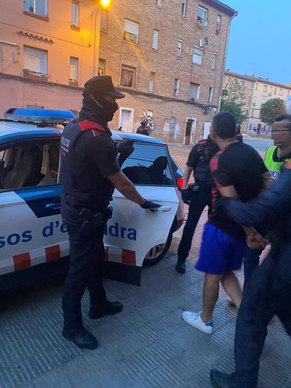Operativo de más de 50 mossos detiene al principal acusado del ataque a agentes en abril en Lleida