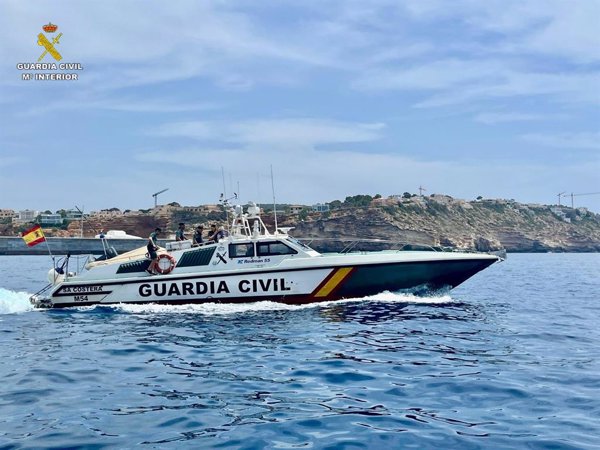 Reanudan la búsqueda de la pareja desaparecida en el mar y se incorporan robots submarinos