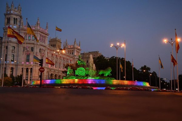 Ayuntamiento de Madrid no colgará la bandera LGTBI en Cibeles y vuelve a criticar las 
