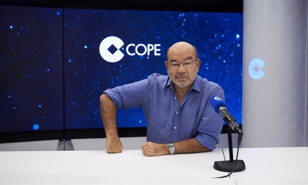 Ángel Expósito renueva con COPE por cinco años y seguirá al frente de 'La Linterna' la próxima temporada