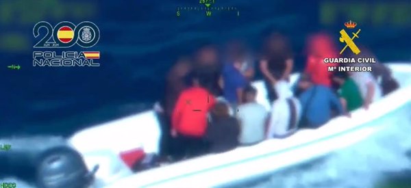 Detenidos dos patrones de una patera que transportó a Formentera de manera irregular a 15 migrantes