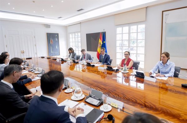 Sánchez reafirma ante el vicepresidente de China su apuesta por el multilateralismo y por estrechar lazos bilaterales