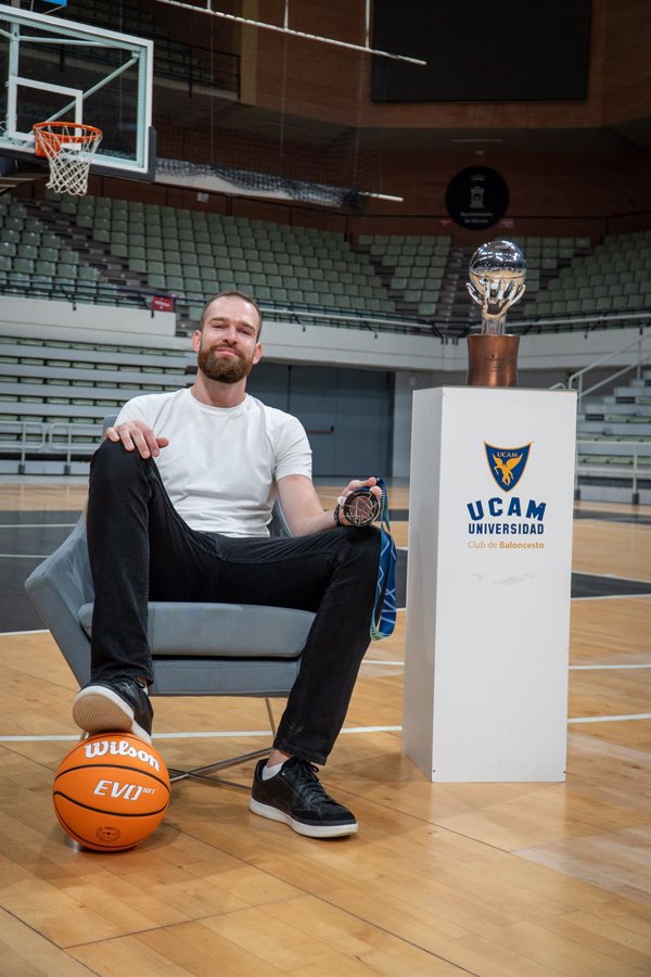 El montenegrino Nemanja Radovic se despide de UCAM Murcia: 
