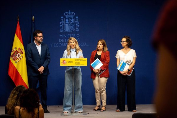 Trabajo envía 112.620 cartas a empresas por el Plan Estival y avisa de multas de hasta 980.000 euros