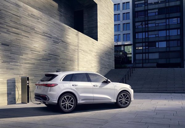 Audi lanza las versiones híbridas enchufables del Q5 SUV y Sportback desde 68.240 y 70.580 euros